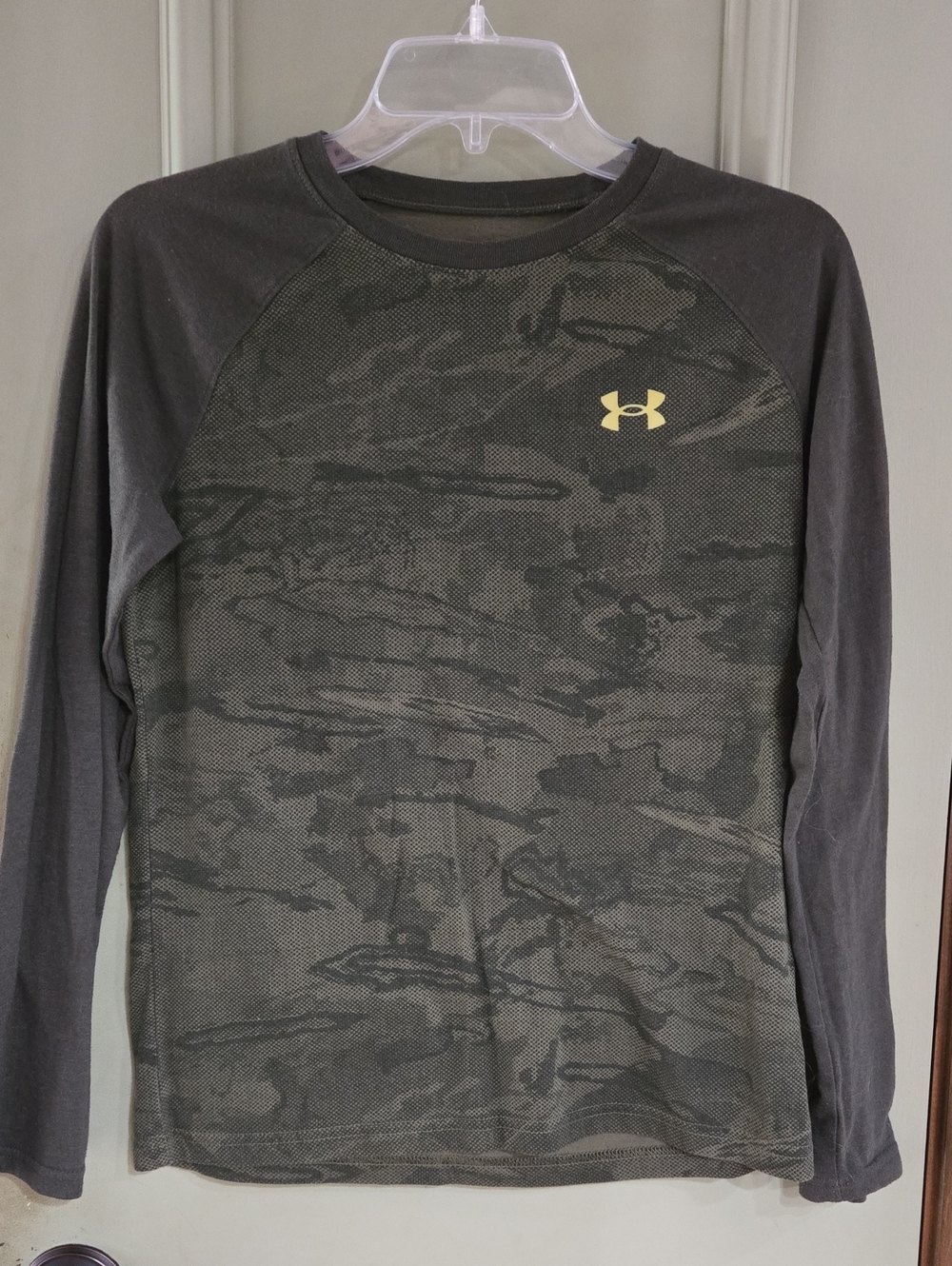 Under Armour Long Sleeve Olive Green Camo Raglan Tee